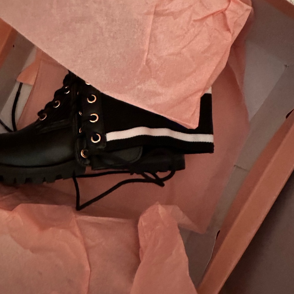 Juicy couture, tall boots - Picture 3 of 5